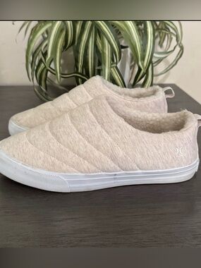 Hurley Ladies' Puff Clog Shoe Cozy Camp Mule Slip On Sneaker Ladies Shoe 8M